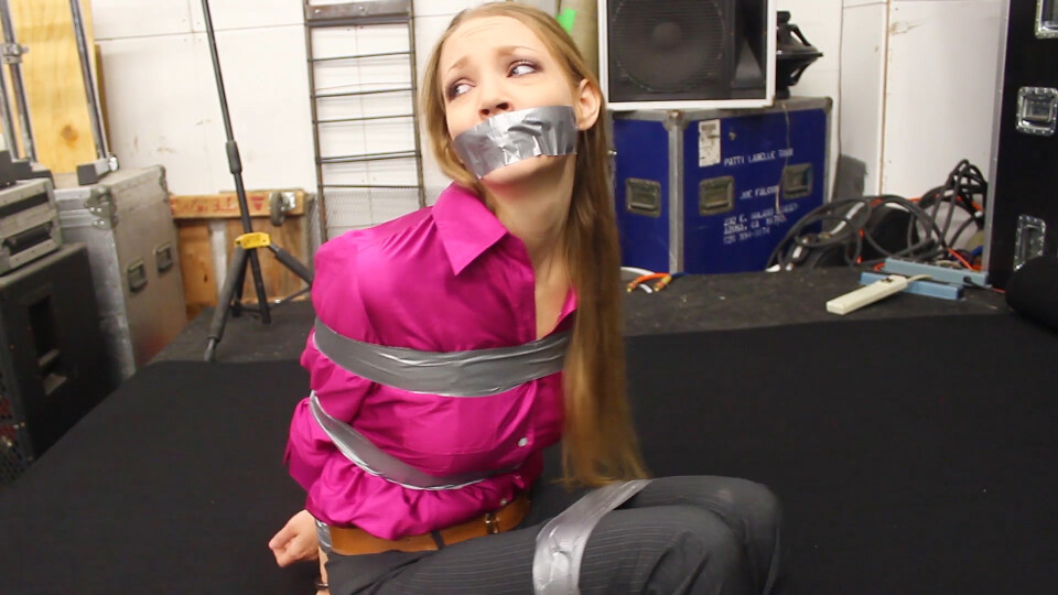 SaraLiz the best detective in LAPD finds herself captured in an abandoned warehouse!