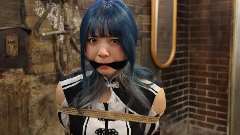 Japanese actress Yui is hired to film a TV ad where she gets tied up and cleave gagged